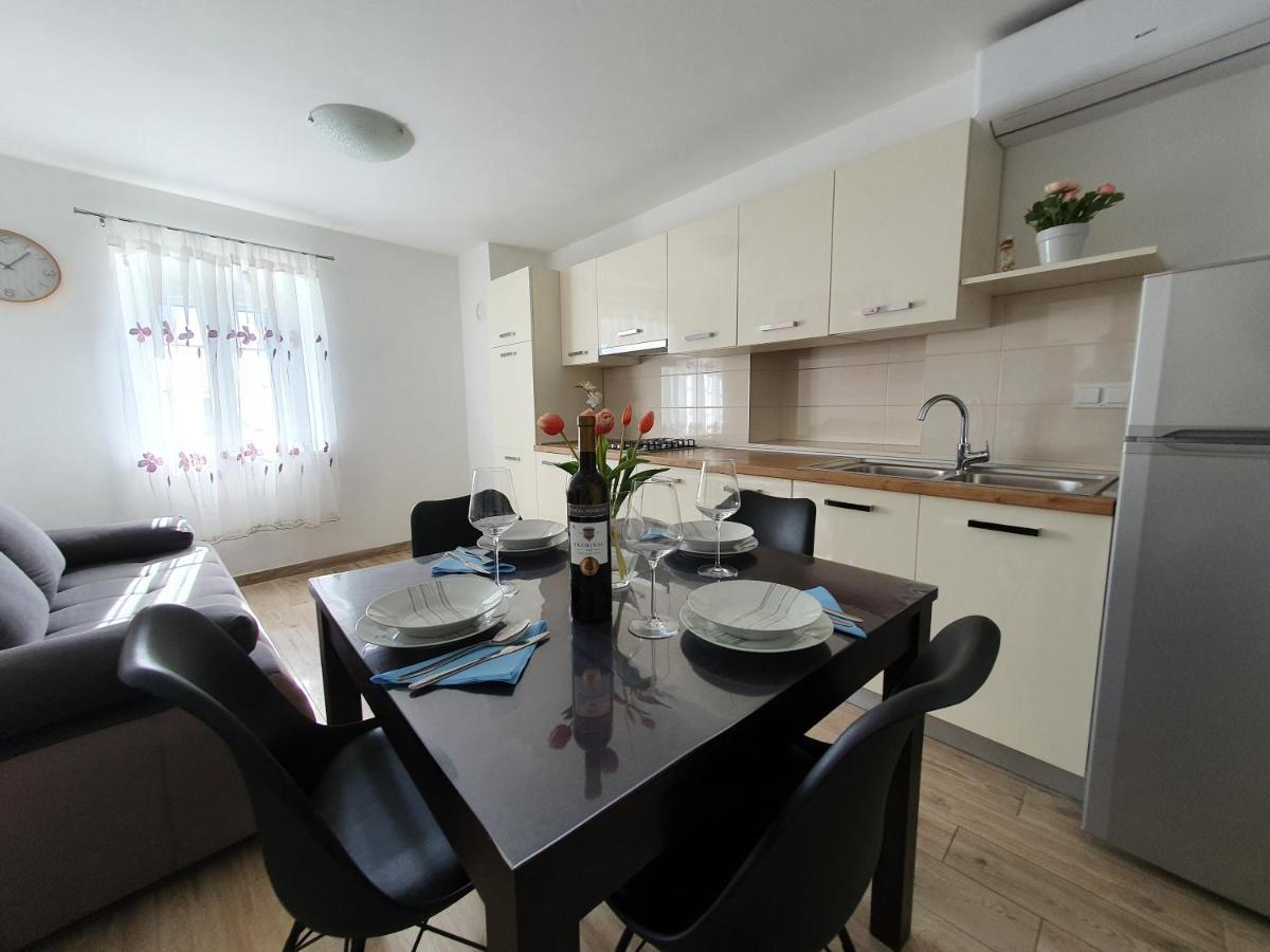 פרוויץ' שפורינה Apartaments Ukic מראה חיצוני תמונה